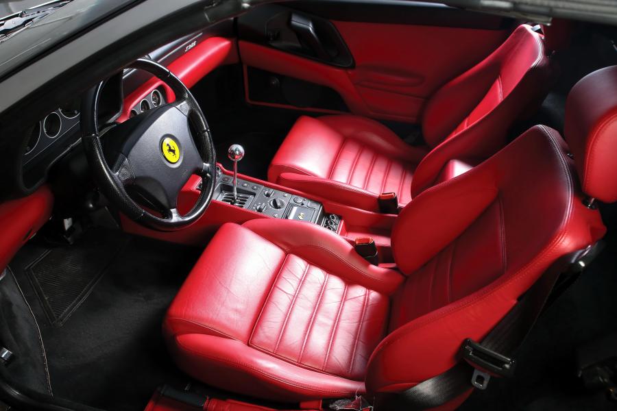 Интерьер Ferrari F355 Spider 1995 года  (US) (фото 2 из 56)